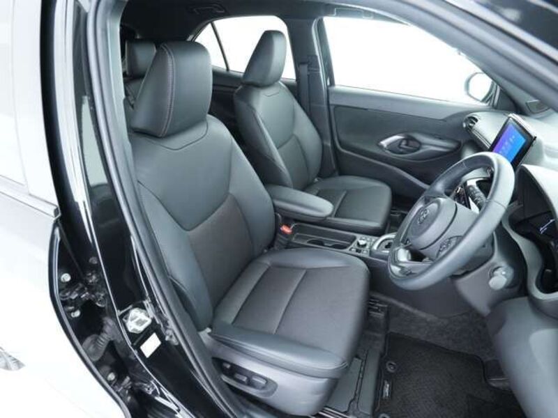 YARIS CROSS