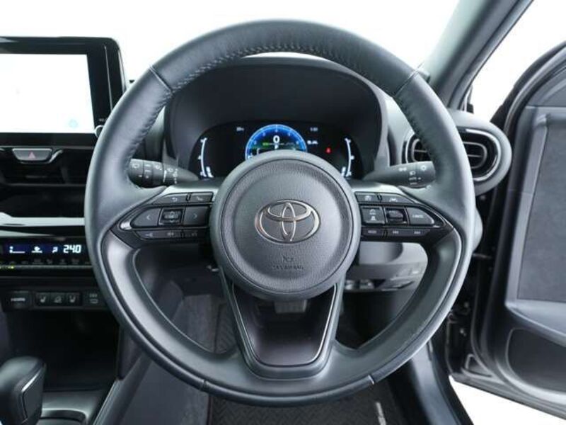 YARIS CROSS