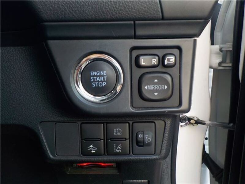 COROLLA AXIO