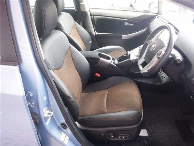 PRIUS PHV