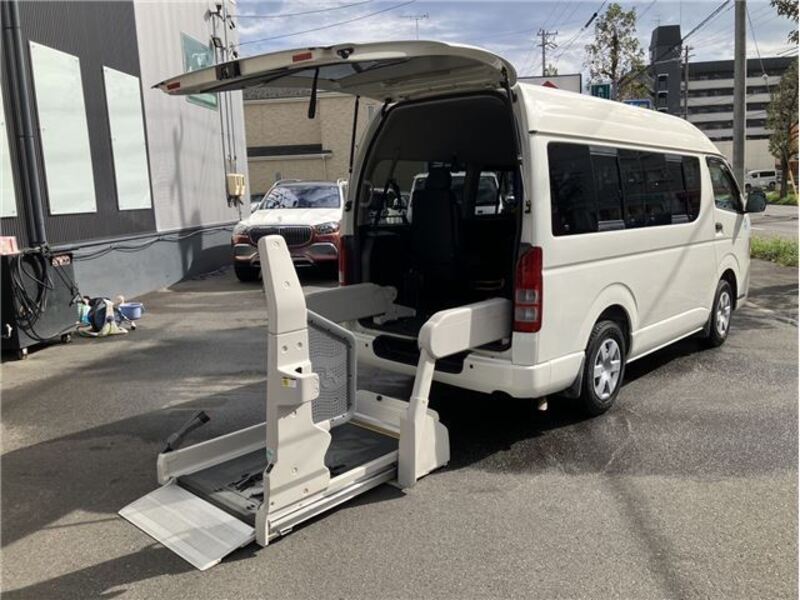 TOYOTA HIACE