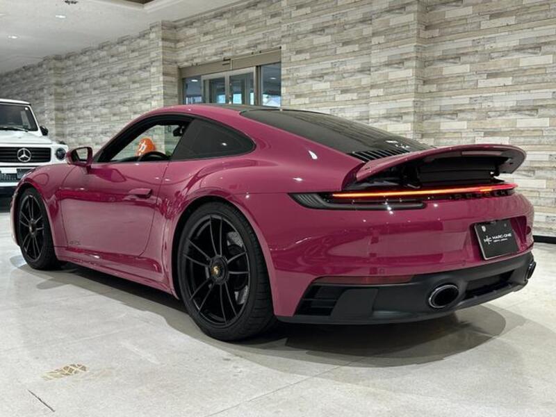 911