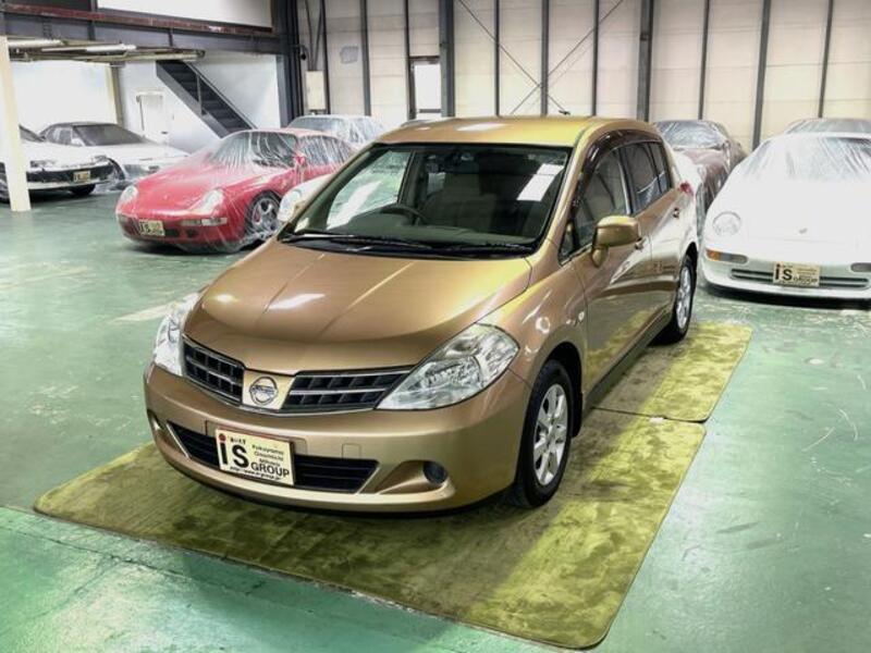 NISSAN TIIDA