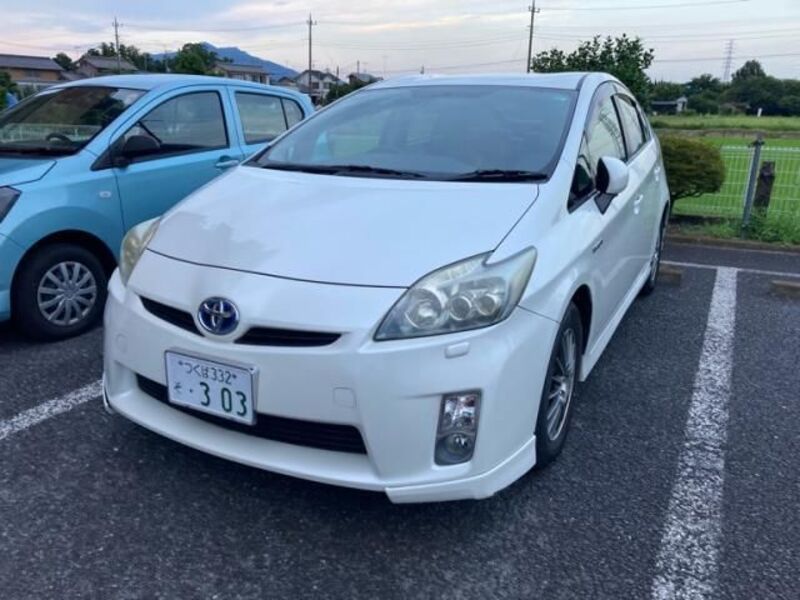 TOYOTA PRIUS