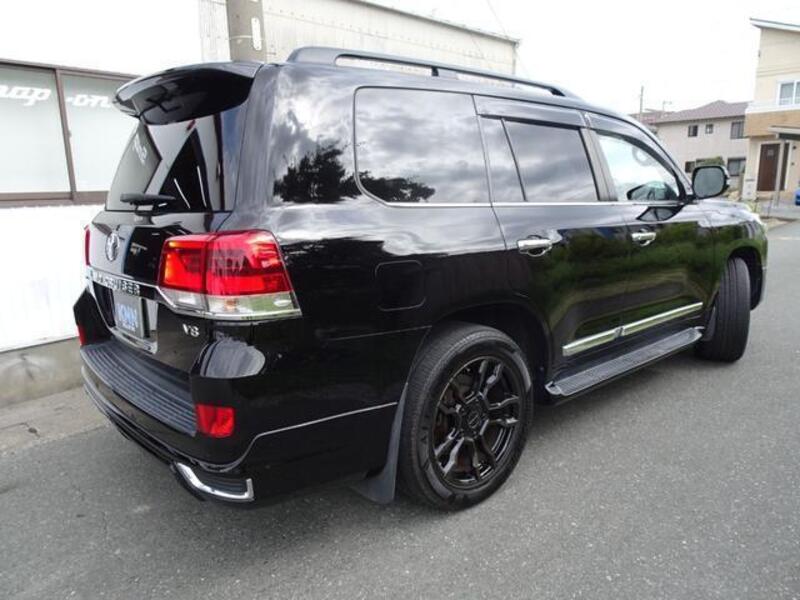 LAND CRUISER