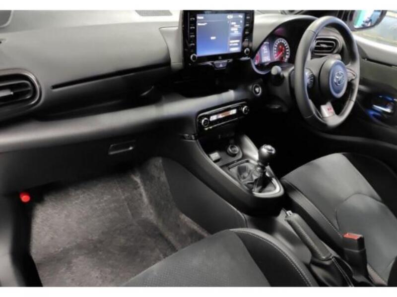 GR YARIS