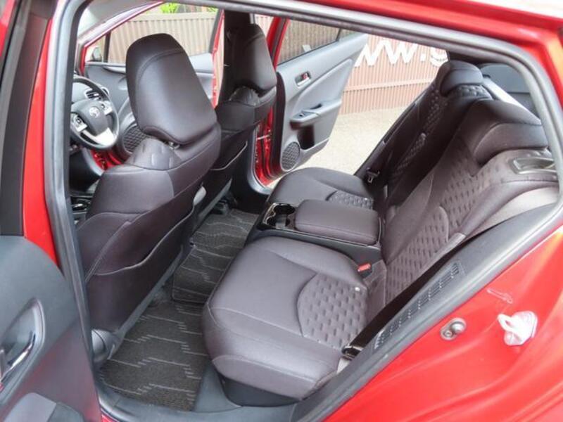 PRIUS PHV