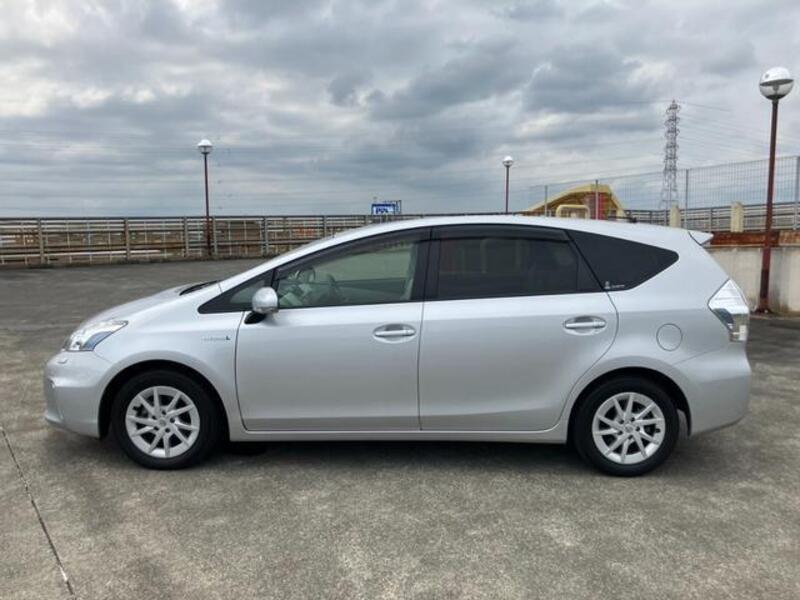 PRIUS ALPHA