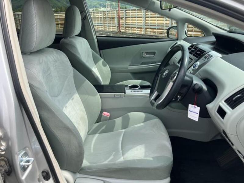 PRIUS ALPHA