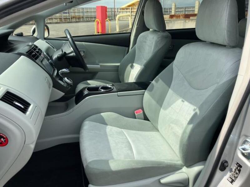 PRIUS ALPHA