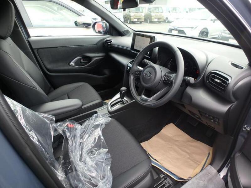 YARIS CROSS