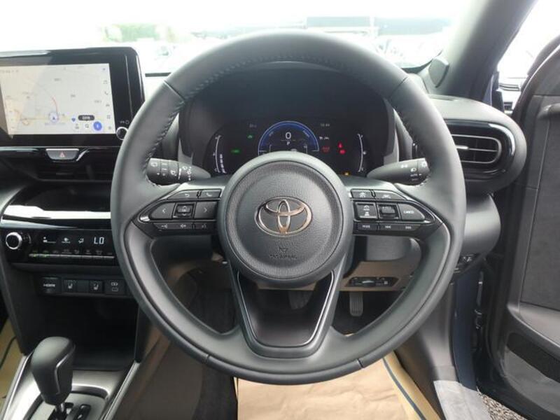YARIS CROSS