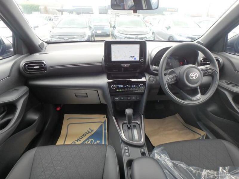 YARIS CROSS