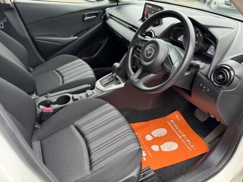 MAZDA2