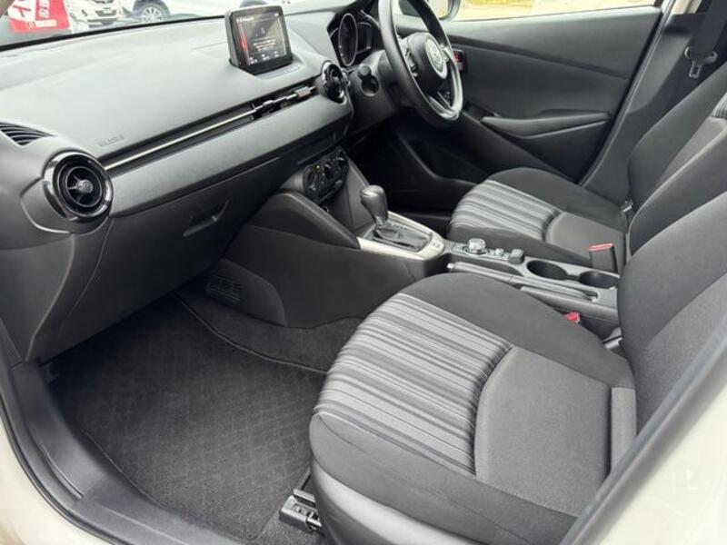 MAZDA2