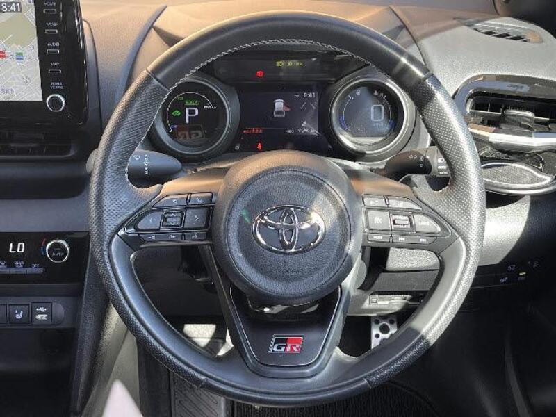 YARIS CROSS