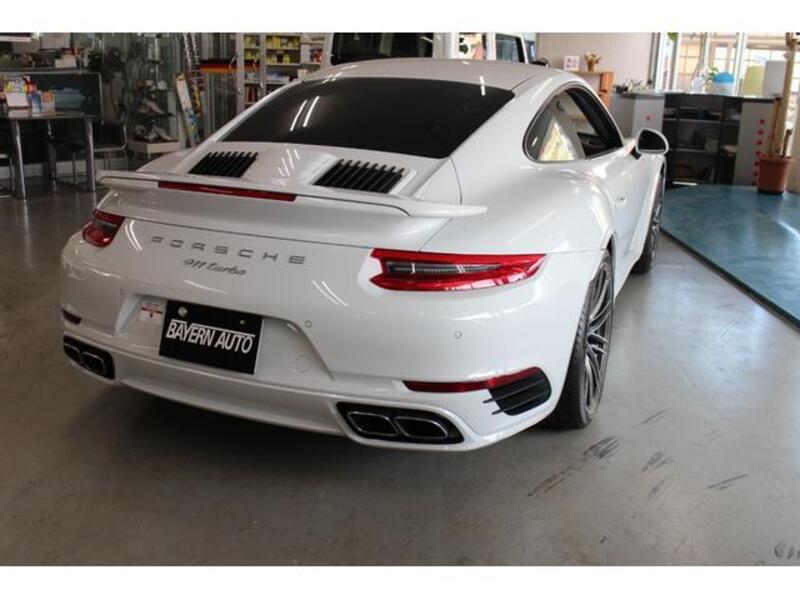 911