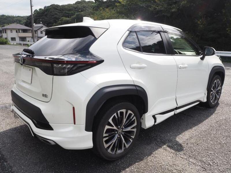 YARIS CROSS