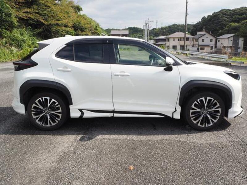 YARIS CROSS