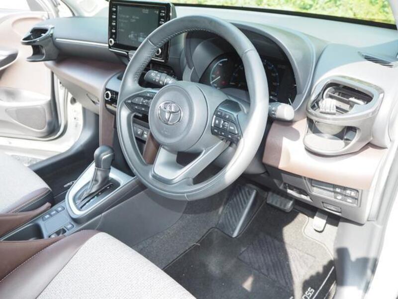 YARIS CROSS