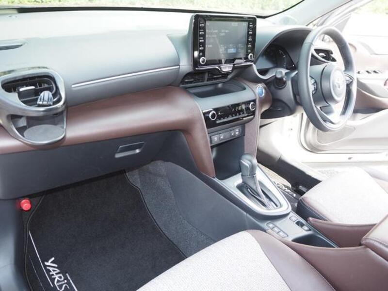 YARIS CROSS