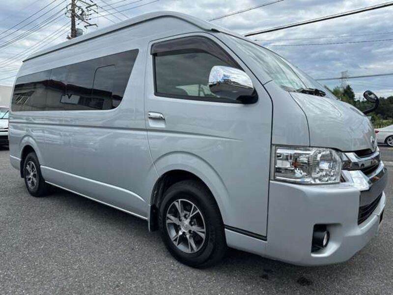 TOYOTA HIACE