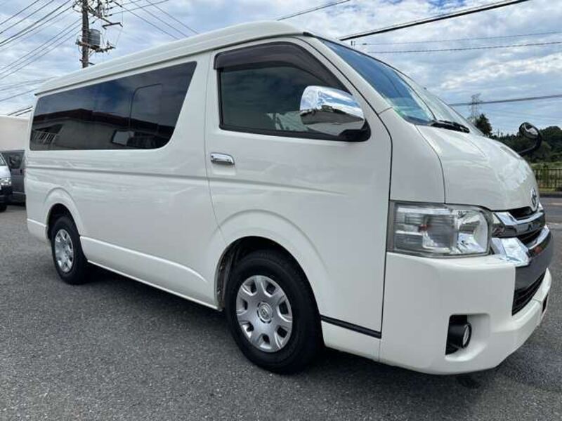 TOYOTA HIACE