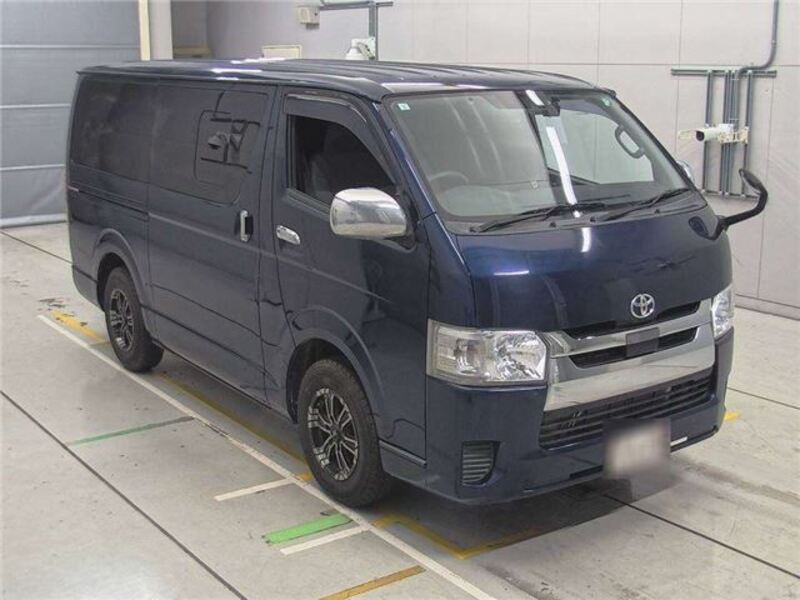 TOYOTA HIACE