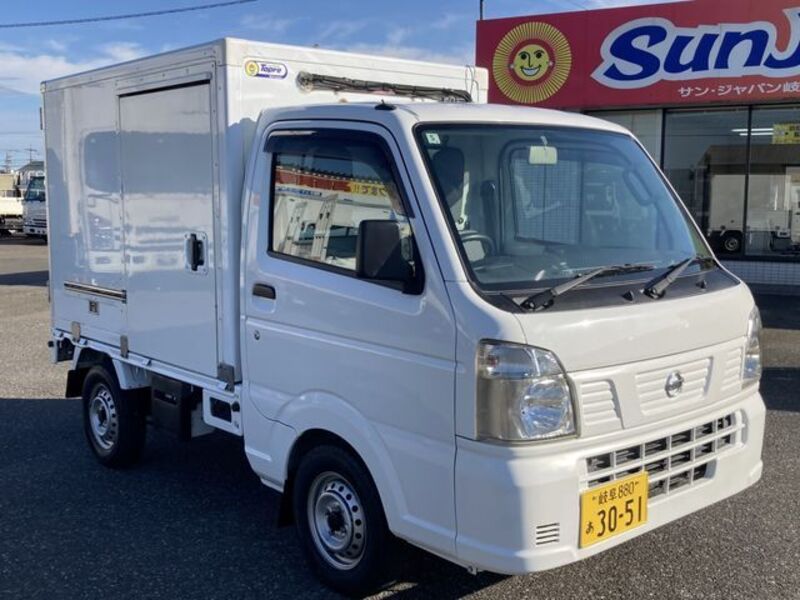 NISSAN NT100 CLIPPER