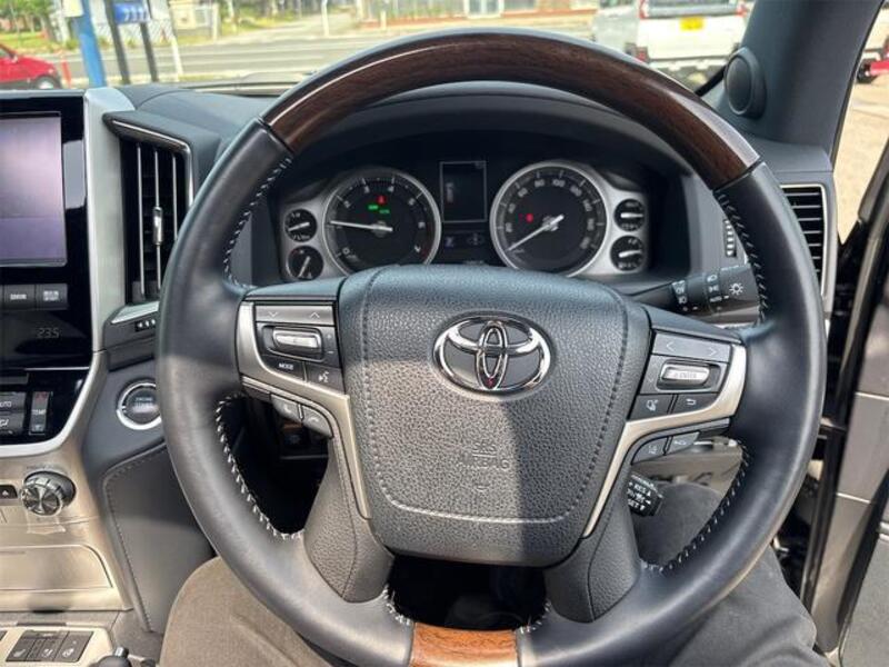 LAND CRUISER