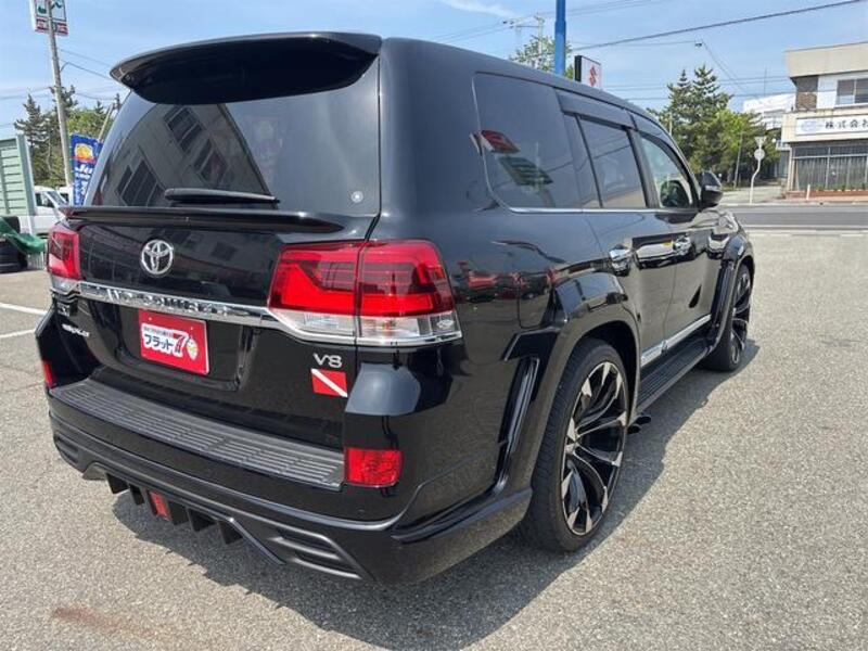 LAND CRUISER