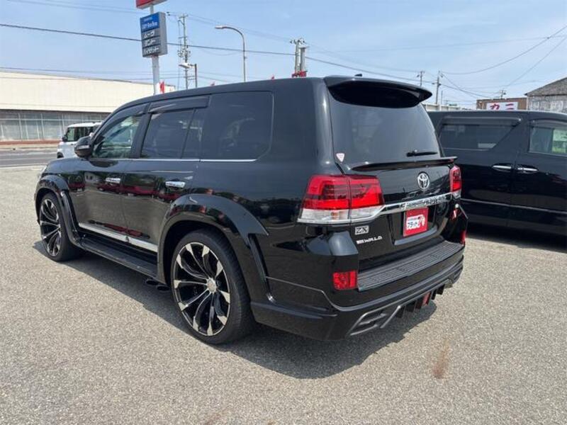 LAND CRUISER