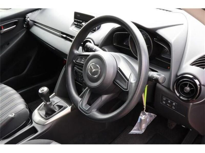 MAZDA2