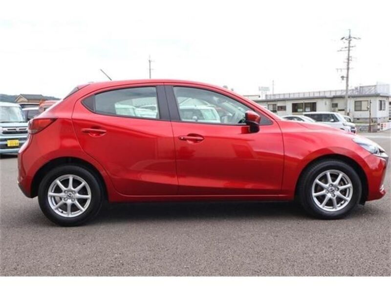 MAZDA2