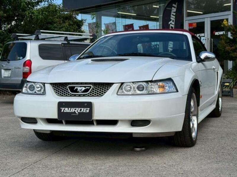 FORD MUSTANG