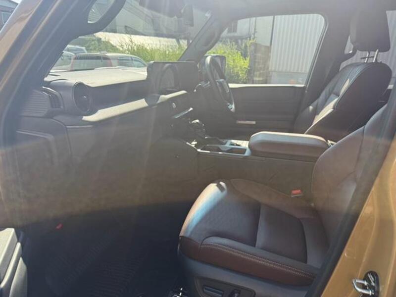 LAND CRUISER 250