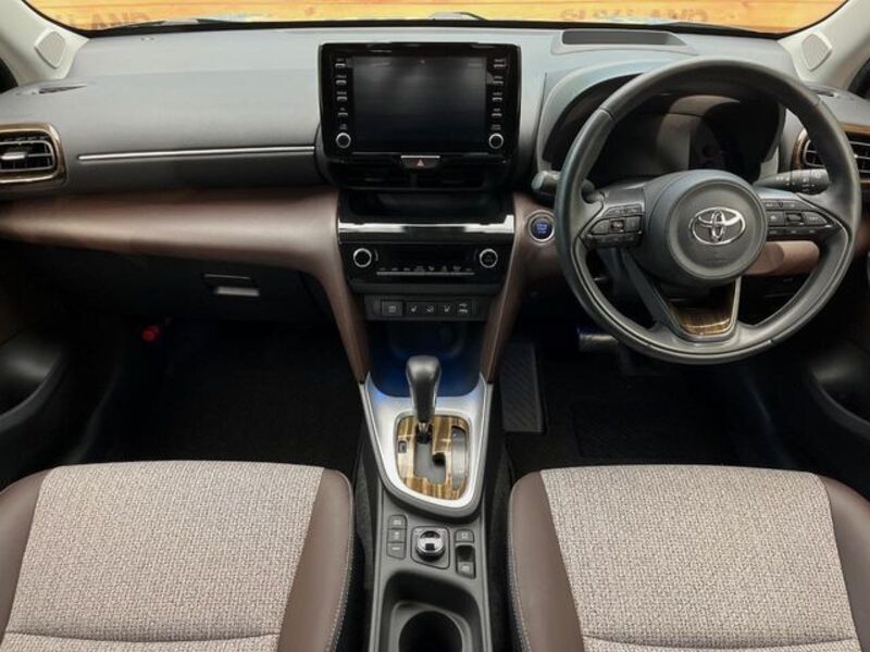 YARIS CROSS