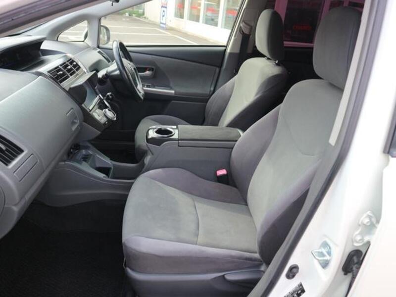 PRIUS ALPHA