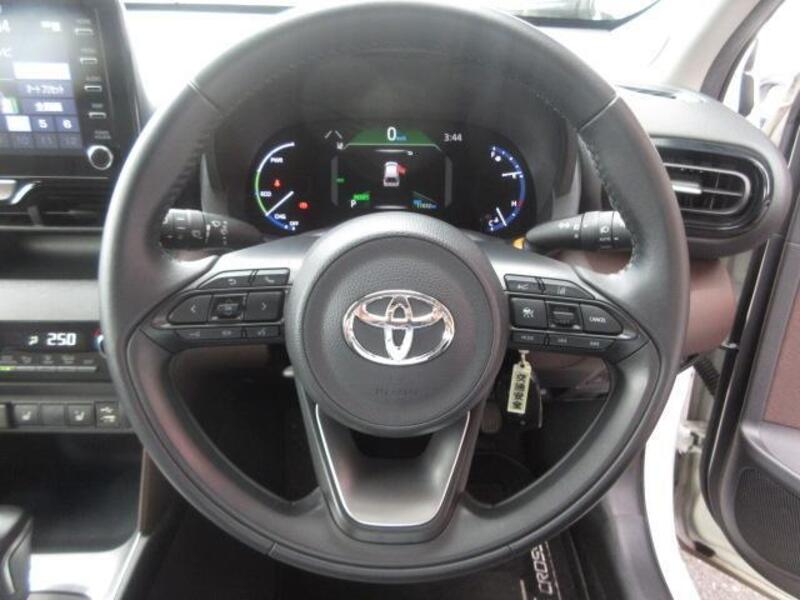 YARIS CROSS