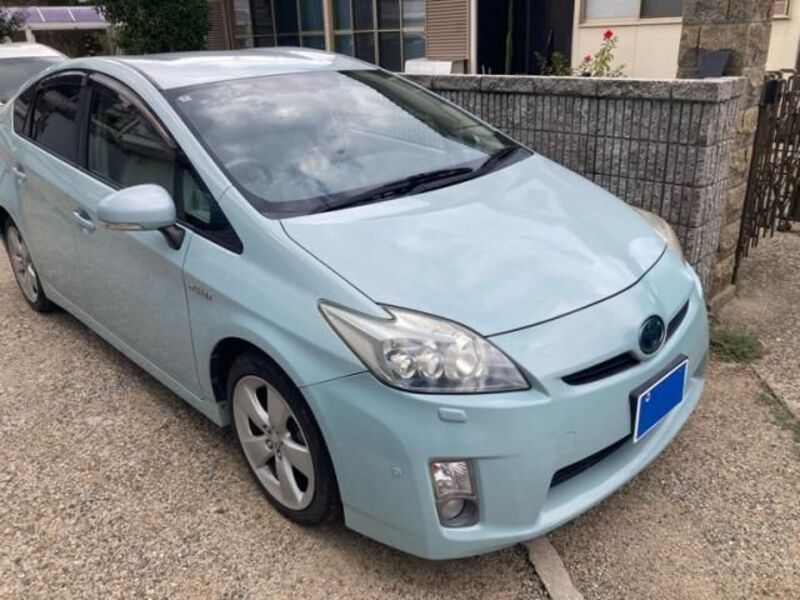 TOYOTA PRIUS