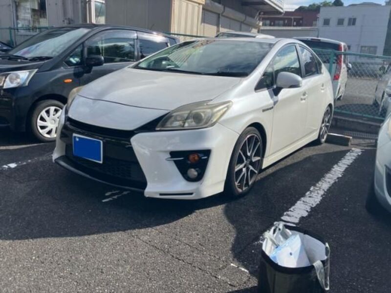 TOYOTA PRIUS