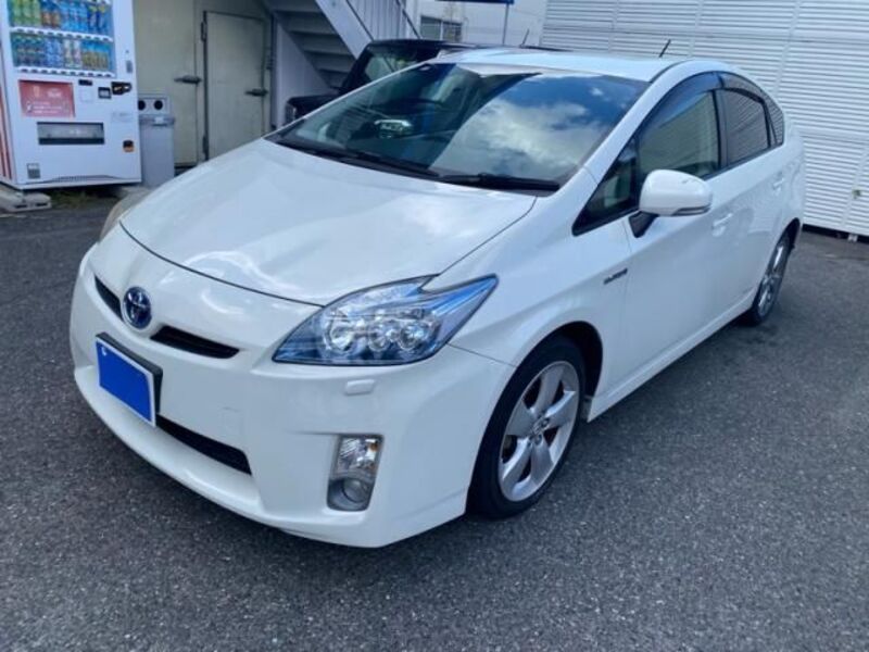 TOYOTA PRIUS