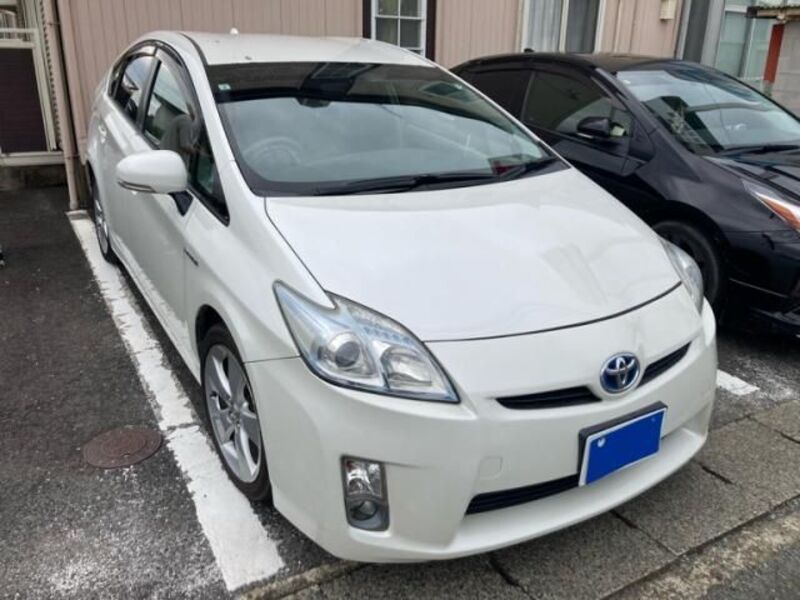 TOYOTA PRIUS
