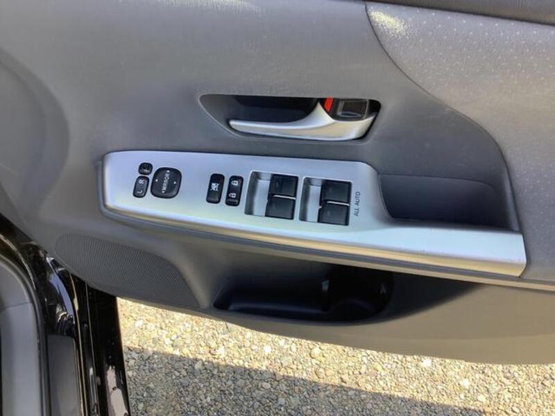 PRIUS ALPHA
