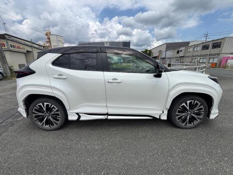 YARIS CROSS