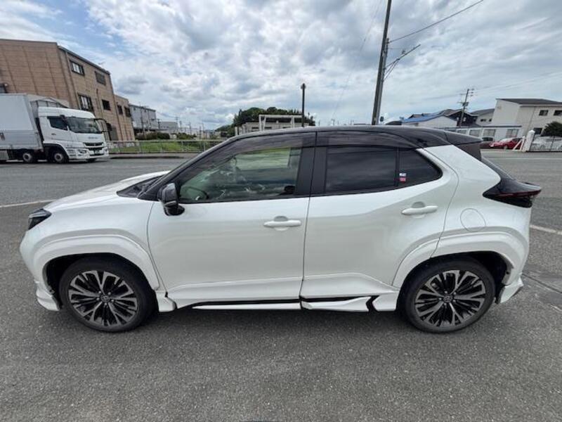 YARIS CROSS