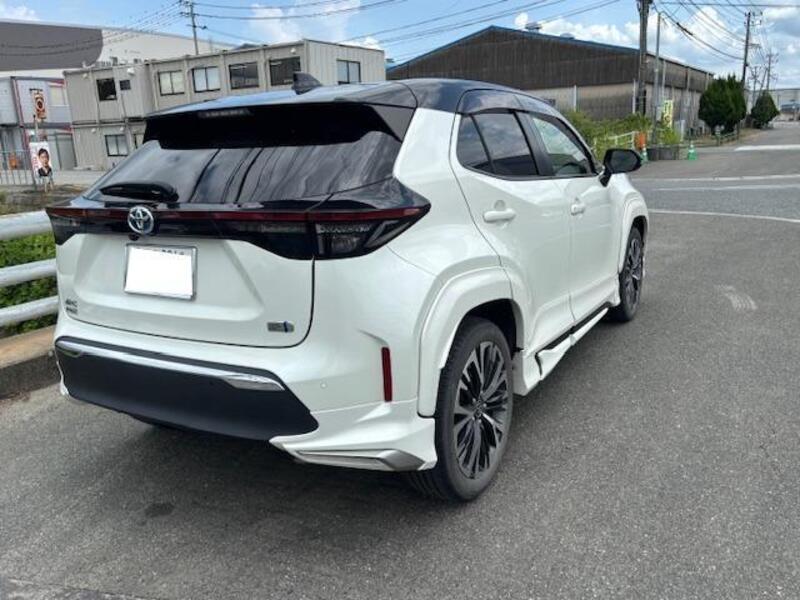 YARIS CROSS