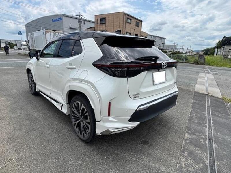YARIS CROSS