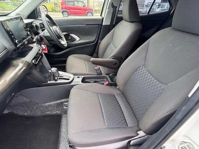 YARIS CROSS