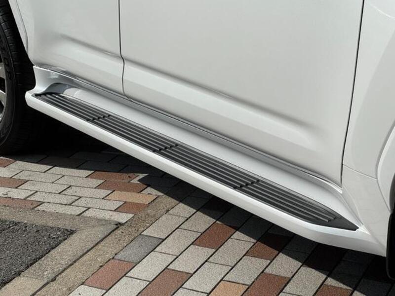 LAND CRUISER